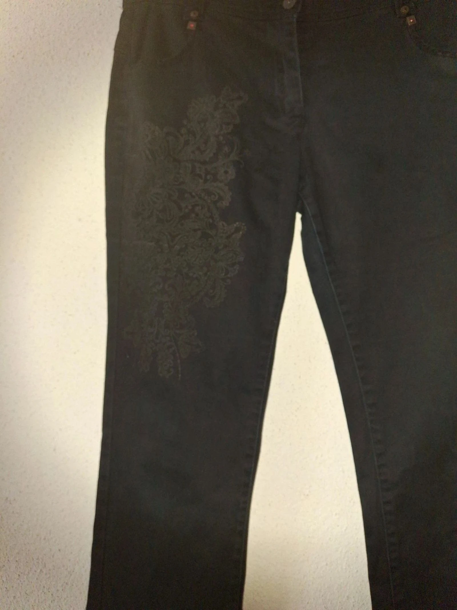 Jeans preto com bordados – photo 14